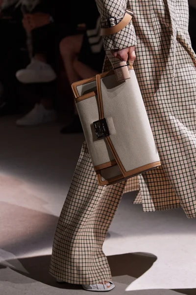 Look 15